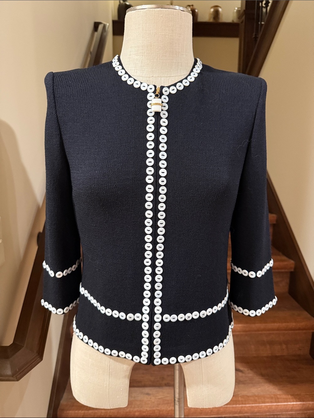 EUC St. JOHN Blazer Sz 4 Black Pearl Style Button Trim.  USA Made  Santana Knit